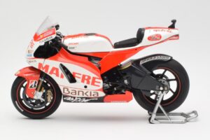 Ducati Desmosedici GP11 #8 H. Barbera Ducati MotoGP Team MotoGP 2011 Minichamps 1:12 123110008 Metaal