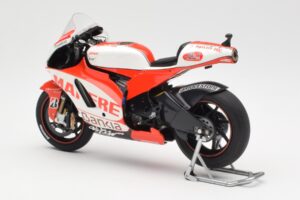 Ducati Desmosedici GP11 #8 H. Barbera Ducati MotoGP Team MotoGP 2011 Minichamps 1:12 123110008 Metaal — afbeelding 5 van 6