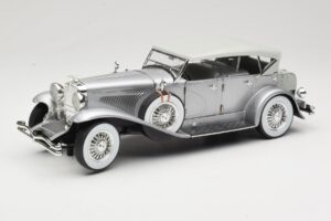 Duesenberg SJ Zilver GreenLight 1:18 13525 Metaal