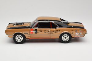 Oldsmobile 442 Hurst Hairy Olds Twin-Engine 4WD 1966 Highway 61 1:18 50089 Metaal — afbeelding 4 van 8