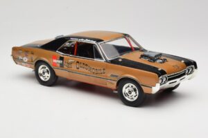 Oldsmobile 442 Hurst Hairy Olds Twin-Engine 4WD 1966 Highway 61 1:18 50089 Metaal — afbeelding 6 van 8