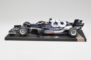 AlphaTauri AT02 #22 Y. Tsunoda Bahrain GP 2021 Minichamps 1:18 117210122 Metaal