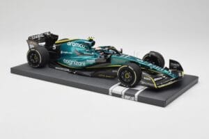 Aston Martin AMR22 Aramco #5 S. Vettel Abu Dhabi GP 2022 Last Race Collector's Edition Minichamps 1:18 117222205 Hars — afbeelding 4 van 7