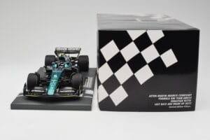 Aston Martin AMR22 Aramco #5 S. Vettel Abu Dhabi GP 2022 Last Race Collector's Edition Minichamps 1:18 117222205 Hars — afbeelding 6 van 7