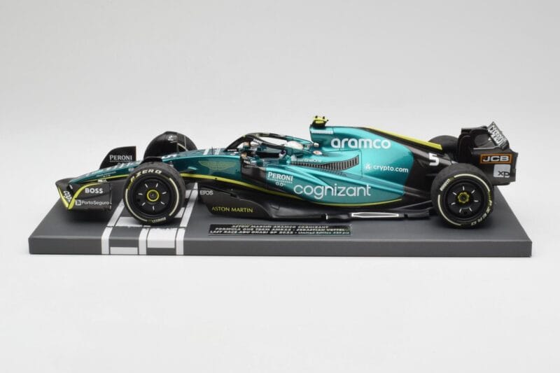 Aston Martin AMR22 Aramco #5 S. Vettel Abu Dhabi GP 2022 Last Race Collector's Edition Minichamps 1:18 117222205 Hars