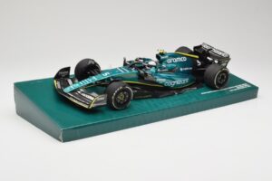 Aston Martin AMR22 #5 S. Vettel Last Race Abu Dhabi GP 2022 Minichamps 1:18 147222205 Hars — afbeelding 2 van 7