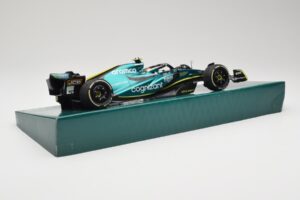Aston Martin AMR22 #5 S. Vettel Last Race Abu Dhabi GP 2022 Minichamps 1:18 147222205 Hars — afbeelding 3 van 7