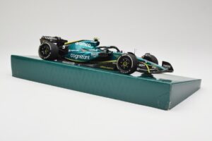 Aston Martin AMR22 #5 S. Vettel Last Race Abu Dhabi GP 2022 Minichamps 1:18 147222205 Hars — afbeelding 4 van 7