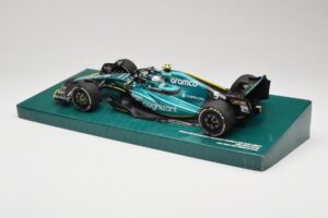 Aston Martin AMR22 #5 S. Vettel Last Race Abu Dhabi GP 2022 Minichamps 1:18 147222205 Hars — afbeelding 5 van 7