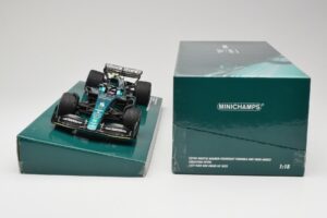 Aston Martin AMR22 #5 S. Vettel Last Race Abu Dhabi GP 2022 Minichamps 1:18 147222205 Hars — afbeelding 6 van 7