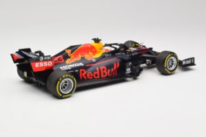 Aston Martin Red Bull Racing RB16 #33 M. Verstappen Abu Dhabi GP Winner 2020 Minichamps 1:18 110201733 Metaal — afbeelding 2 van 7
