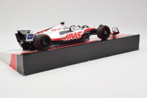 Haas VF-22 #20 K. Magnussen Pole Position Brazil GP 2022 Minichamps 1:18 147222120 Metaal — afbeelding 3 van 7