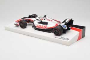 Haas VF-22 #20 K. Magnussen Pole Position Brazil GP 2022 Minichamps 1:18 147222120 Metaal — afbeelding 5 van 7