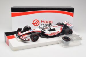 Haas VF-22 #20 K. Magnussen Pole Position Brazil GP 2022 Minichamps 1:18 147222120 Metaal — afbeelding 7 van 7