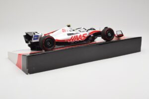 Haas VF-22 #47 M. Schumacher Bahrain GP 2022 Minichamps 1:18 147220147 Metaal — afbeelding 3 van 7