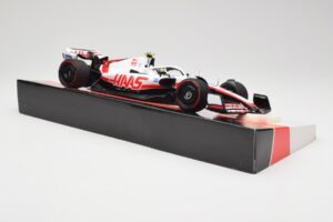 Haas VF-22 #47 M. Schumacher Bahrain GP 2022 Minichamps 1:18 147220147 Metaal — afbeelding 4 van 7