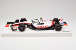 Haas VF-22 #47 M. Schumacher Bahrain GP 2022 Minichamps 1:18 147220147 Metaal