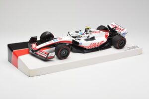 Haas VF-22 #47 M. Schumacher British GP Points 2022 Minichamps 1:18 147221047 Metaal — afbeelding 2 van 6
