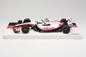 Haas VF-22 #47 M. Schumacher British GP Points 2022 Minichamps 1:18 147221047 Metaal