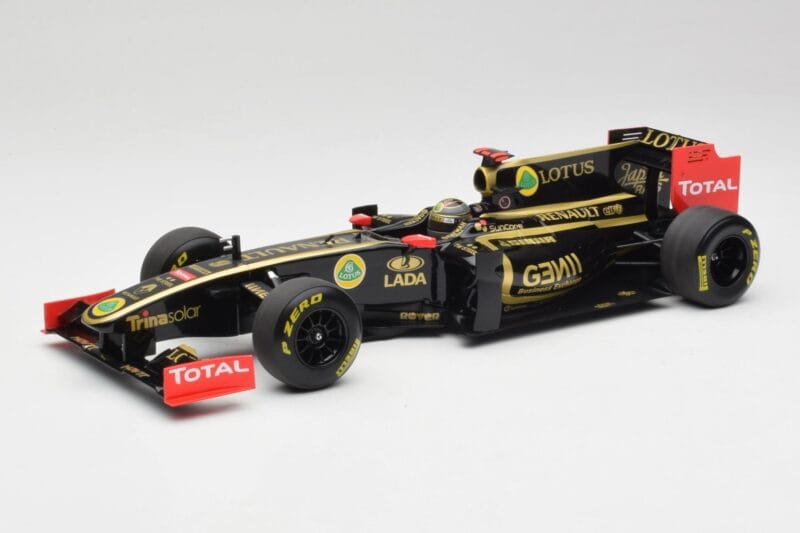 Lotus Renault GP R31 #10 B. Senna F1 2011 Minichamps 1:18 150110079-C1 Metaal