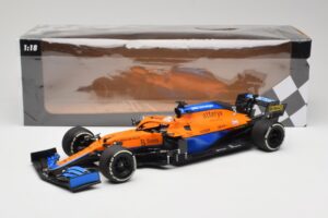 McLaren MCL35M #3 D. Ricciardo Italian GP Winner 2021 Minichamps 1:18 530213303 Hars — afbeelding 7 van 7
