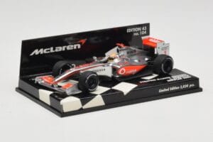 McLaren Mercedes MP4-24 #1 L. Hamilton Showcar 2009 Minichamps 1:43 530094371 Metaal — afbeelding 2 van 5
