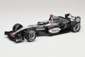 McLaren MP4/19 Mercedes D. Coulthard F1 2004 Minichamps 1:18 530041805 Metaal