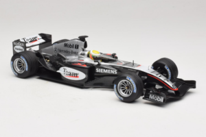 McLaren MP4/19 Mercedes L. Hamilton Autosport Young Driver Test Silverstone 2004 Minichamps 1:18 530044418 Metaal — afbeelding 4 van 7