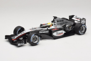 McLaren MP4/19 Mercedes L. Hamilton Autosport Young Driver Test Silverstone 2004 Minichamps 1:18 530044418 Metaal