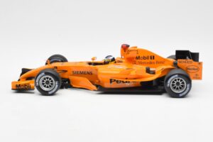 McLaren Mercedes MP4-20 P. de la Rosa F1 Test Car 2005 Minichamps 1:18 B66962343 Metaal — afbeelding 3 van 6