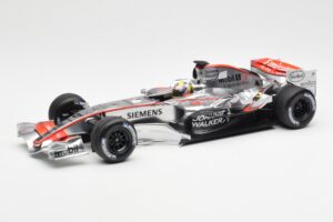 McLaren Mercedes MP4-21 #4 J.P. Montoya F1 2006 Minichamps 1:18 530061804 Metaal