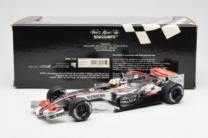 McLaren Mercedes MP4-21 #4 J.P. Montoya F1 2006 Minichamps 1:18 530061804 Metaal — afbeelding 6 van 6