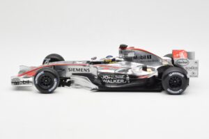 McLaren Mercedes MP4-21 P. de la Rosa F1 Showcar 2006 Minichamps 1:18 B66962346 Metaal — afbeelding 3 van 6