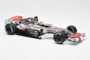 McLaren Mercedes MP4-21 P. de la Rosa F1 Showcar 2006 Minichamps 1:18 B66962346 Metaal — afbeelding 4 van 6
