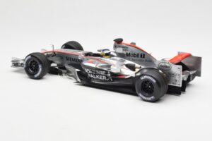McLaren Mercedes MP4-21 P. de la Rosa F1 Showcar 2006 Minichamps 1:18 B66962346 Metaal — afbeelding 5 van 6
