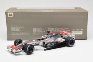 McLaren Mercedes MP4-21 P. de la Rosa F1 Showcar 2006 Minichamps 1:18 B66962346 Metaal — afbeelding 6 van 6