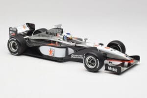 McLaren MP4/13 #8 M. Hakkinen F1 World Champion 1998 Minichamps 1:18 18690008 Metaal — afbeelding 4 van 7