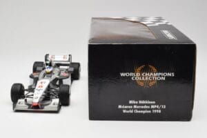 McLaren MP4/13 #8 M. Hakkinen F1 World Champion 1998 Minichamps 1:18 18690008 Metaal — afbeelding 7 van 7