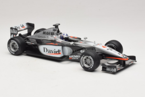McLaren MP4-16 Mercedes #3 D. Coulthard F1 2001 Hot Wheels 1:18 50199 Metaal — afbeelding 4 van 6