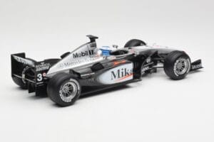 McLaren MP4-16 #4 M. Häkkinen F1 2001 Hot Wheels 1:18 50198 Metaal — afbeelding 2 van 6