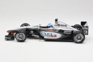 McLaren MP4-16 #4 M. Häkkinen F1 2001 Hot Wheels 1:18 50198 Metaal — afbeelding 3 van 6