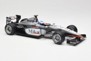 McLaren MP4-16 #4 M. Häkkinen F1 2001 Hot Wheels 1:18 50198 Metaal — afbeelding 4 van 6