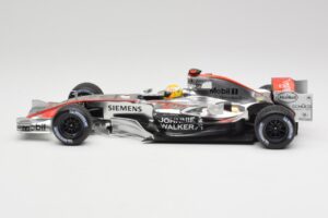 McLaren MP4-25 Mercedes #2 L. Hamilton Showcar 2010 Minichamps 1:18 110100006-R1 Metaal — afbeelding 3 van 6