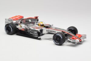 McLaren MP4-25 Mercedes #2 L. Hamilton Showcar 2010 Minichamps 1:18 110100006-R1 Metaal — afbeelding 4 van 6