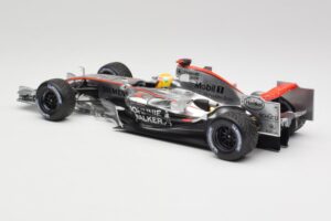McLaren MP4-25 Mercedes #2 L. Hamilton Showcar 2010 Minichamps 1:18 110100006-R1 Metaal — afbeelding 5 van 6