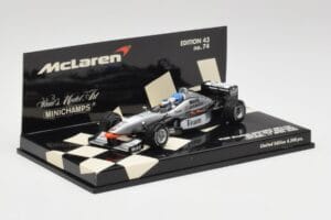 McLaren MP4/98T 2-Seater M. Hakkinen / E. Hakkinen F1 2000 Minichamps 1:43 530984378 Metaal — afbeelding 2 van 4
