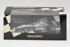 McLaren MP4/98T 2-Seater M. Hakkinen / E. Hakkinen F1 2000 Minichamps 1:43 530984378 Metaal — afbeelding 4 van 4