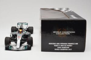 Mercedes AMG W08 EQ Power+ Petronas #44 L. Hamilton F1 World Champion 2017 Minichamps 1:18 186170044 Hars — afbeelding 6 van 7