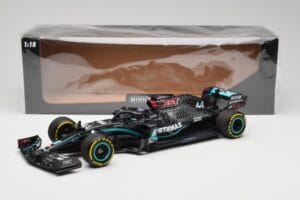 Mercedes AMG W11 Petronas #44 L. Hamilton Styrian GP Winner 2020 Minichamps 1:18 110200244 Hars — afbeelding 7 van 7