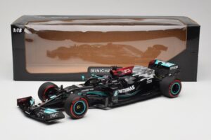 Mercedes AMG W12 Petronas #44 L. Hamilton Spanish GP 100th Pole 2021 Minichamps 1:18 110210444 Hars — afbeelding 7 van 7